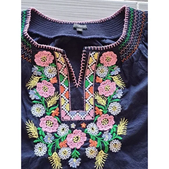 Talbots Petites Navy Heavily Embroidered Floral Blouse M/P Cotton Short Sleeve - Picture 4 of 10